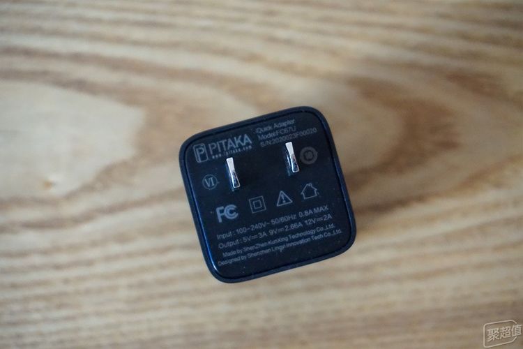 线充电宝体验：行走的无线充办公室充电利器pg电子模拟器免费试玩Pitaka磁吸无(图13)