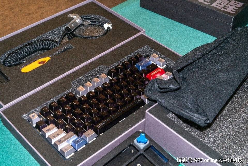 赛广州收官：AE7鼠标发布Ultra系列亮相pg电子模拟器电脑版2025达尔优电竞高校(图2)