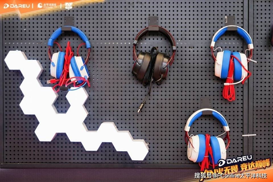 赛广州收官：AE7鼠标发布Ultra系列亮相pg电子模拟器电脑版2025达尔优电竞高校(图3)