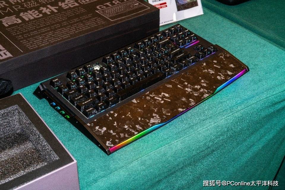 赛广州收官：AE7鼠标发布Ultra系列亮相pg电子模拟器电脑版2025达尔优电竞高校(图4)